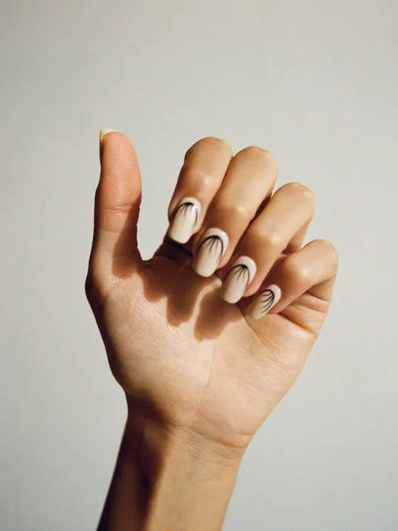 Cream nails with a fine dark ink hairline across each nail